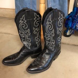 Justin Boots Famous cowboy boots women size 8.5